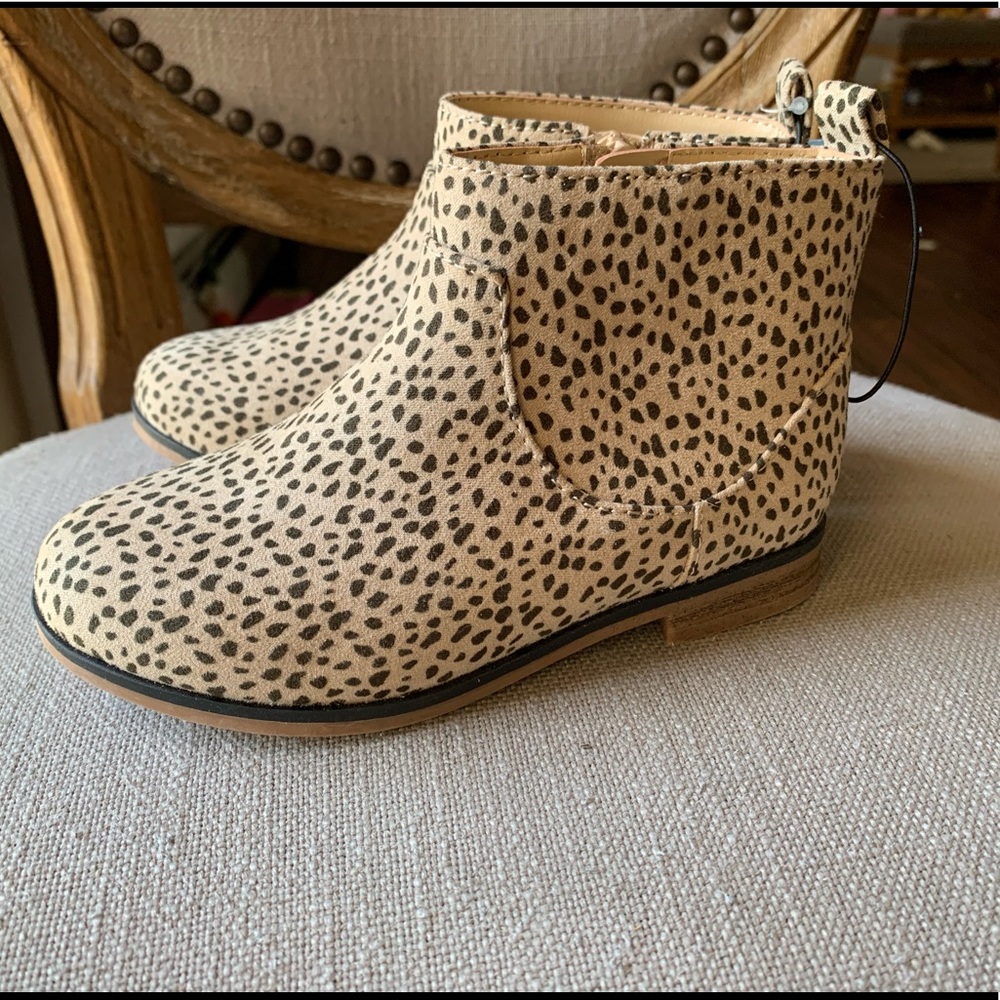 Brand new Cat& Jack toddler girl leopard bootie. Size 10
